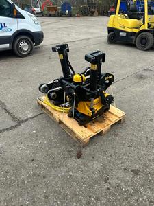 Livraison gratuite EC 209 Twin Hitch Tiltrotator, Tiltrotator à couple élevé avec système de commande DC2, attache rapide pour excavatrice de 7 à 12 tonnes - Product Image 3