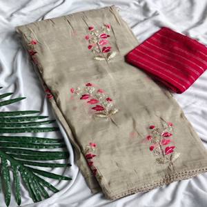 Sari de Papel de Seda VASTRA COTTAGE con Bordado Floral, Borde de Encaje Zari y Blusa Teñible en Contraste, Prenda de Diseñador - Product Image 2