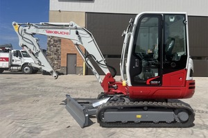 รถขุดตีนตะขาบขนาดเล็ก Takeuchi TB235-2 สำหรับงานก่อสร้าง - Product Image 4