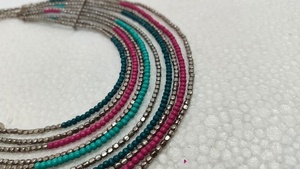 Collar de Cuentas de Semillas en Forma de Bola de Lujo Hecho a Mano con Capas de Cadenas, Cuentas de Vidrio de Alta Calidad, Diseño Delicado para Mujer - Product Image 3