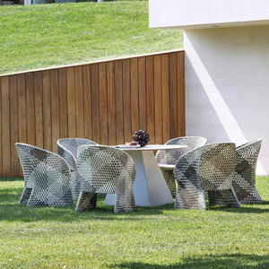 Conjunto de Mesa y Sillas Metálicas para Exteriores, Balcón, Terraza, Cafetería, Diseño Moderno y Minimalista, Resistente a la Intemperie - Product Image 4