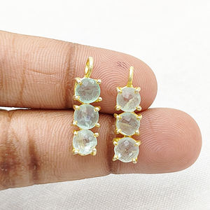 Colgante de Dijes Chapados en Oro con Triple Piedra de Aguamarina, Piedra de Nacimiento |   Abalorio de Joyería DIY de Doble Aro - Product Image 5