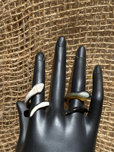 แหวนเครื่องประดับทำจากเขาควายที่เป็นมิตรต่อสิ่งแวดล้อม ดีไซน์ทันสมัยและมีเอกลักษณ์ โดยงานฝีมือของซานียา - Product Image 5