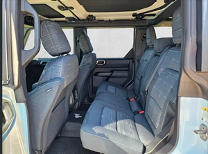 Vehículo Utilitario Todoterreno 4x4 de Estilo Retro 2025 con Características Modernas - Product Image 2