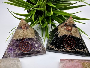 Pirámide de orgón amatista con protección EMF Feng Shui Arte Espiritual coleccionable calidad superior piedra preciosa hecha a mano - Product Image 3
