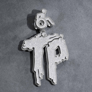 Collier pendentif personnalisé de luxe en alliage plaqué or avec diamants CZ glacés - Product Image 1