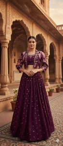 Ensemble coordonné pour femme : Crop top en crêpe naturel et blazer cintré épais, idéal pour les soirées et les occasions décontractées - Product Image 4