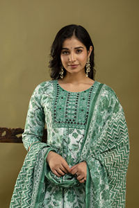 Hot Selling Printed Rayon Floral <b>Kurta</b> <b>Set</b> With Dupatta <b>For</b> Wedding And Casual Wear <b>Kurta</b> Gift <b>For</b> Her - Product Image 5