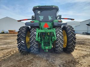 Tractor Agrícola 2025 8R 230 de Gran Tamaño con Tracción en las 4 Ruedas, Verde, de Alta Productividad - Product Image 5
