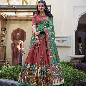 Luxueux Kalamkari imprimé Tasar soie Lehenga avec boîte de conserve et support en toile ensemble Dupatta traditionnel en gros pour les revendeurs - Product Image 1