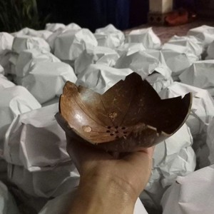 Cuenco de coco natural en forma de flor - Product Image 3