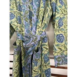 Bata de Baño Kimono Moonlit Garden, Suave y Tejida, con Cintura Elástica y Cierre de Botones, Talla Única XS para Familias y Damas de Honor, ODM - Product Image 1