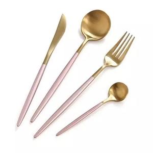 Ensemble de couverts élégants en métal de haute qualité finition dorée cuillère et fourchette ensemble de 4 pièces pour vaisselle ensemble de couverts vente à bas prix - Product Image 1