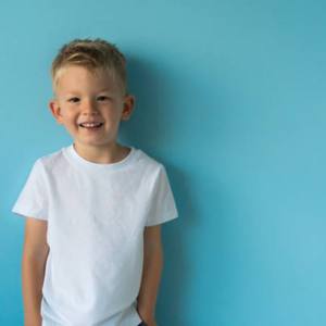 Camisetas de algodón para niños pequeños, logotipo frontal personalizado, respetuoso con el medio ambiente, transpirable, ajustado, Unisex, ropa de verano para niños, venta al por mayor - Product Image 4