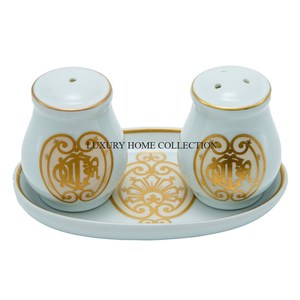 Salière et poivrière artisanales en corne de qualité supérieure avec texture naturelle et design élégant pour une décoration de salle à manger rustique - Product Image 4