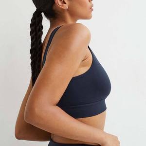 Top Deportivo Corto sin Costuras con un Solo Hombro, Material y Talla Personalizables, Ligero, Cómodo, Ropa Deportiva sin Mangas con Cuello en V para Mujer - Product Image 3