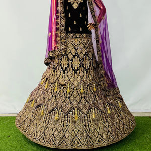 Moderno elegante pesado Jarkan trabajo doble lata largo Choli suave red Dupatta cuatro lados borde invierno fiesta terciopelo Lehenga verano - Product Image 5