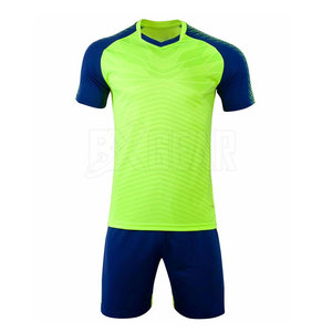 2025, venta al por mayor, camisetas y pantalones cortos de fútbol hechos de tela de poliéster de alto rendimiento adecuada para el entrenamiento - Product Image 1