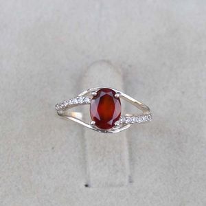 Bague grenat naturel coupe ovale en argent sterling 925 | Bague grenat rouge faite à la main pour femme | Bijoux grenat en argent fin - Product Image 4