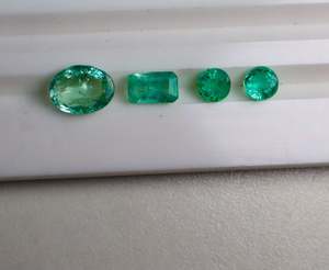 Piedra verde de piedras preciosas sueltas de alta calidad para pendientes del proveedor de la India Forma de mezcla de esmeralda de piedras preciosas sueltas a un precio asequible - Product Image 2