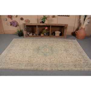 พรมตุรกีวินเทจสีเบจสีฟ้า5.4 x 8.6ft ทำด้วยมือสไตล์ทาบริซเย็บปะติดปะต่อกันสี่เหลี่ยมผืนผ้าลายทางเดินผ้าขนสัตว์โพลีเอสเตอร์ลาเท็กซ์ - Product Image 4