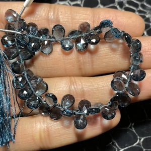 Cuentas de Briolette con forma de pera facetada de Topacio Azul Londres Natural, calidad fina, ASP GEMS, taladro lateral de 7-7,5mm, hilo largo de 7 pulgadas - Product Image 2