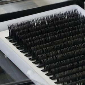 Extension de cils plats Ventilateurs de cils symétriques Prix bon marché Extensions de cils Boîte à cils légère 12 lignes Achat en gros - Product Image 3