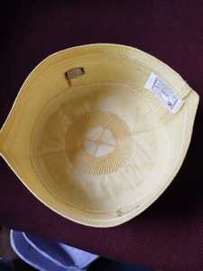 Bonnet de prière musulman exclusif Chapeau texturé blanc et or brodé Bugis Sandal Kufi Tupi Topi Couronne rigide du Bangladesh - Product Image 4