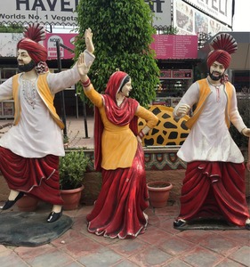Décor d'entrée de salle de mariage avec FRP Statues Punjabi Décor d'entrée Punjabi Statues en fibre Thème Punjabi Statues en fibre d'entrée - Product Image 5