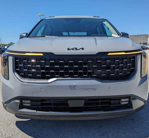 Kia Carnival Híbrido SX Prestige 2024 Usado, Tracción Delantera, Volante a la Izquierda, Asientos de Cuero, Cámara Trasera, Faros de Xenón, Pantalla Táctil - Product Image 1