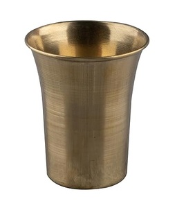 Verre à boire en laiton gravé à la main Vaisselle en verre métallique de finition d'or de restauration pour l'hôtel et le restaurant utilisés. - Product Image 2