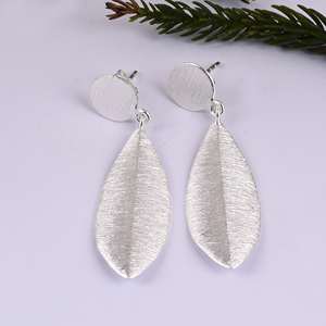 Boucles d'oreilles en argent sterling 925 style feuille plaqué or et argent style ethnique unisexe pour cadeaux et fêtes - Product Image 1