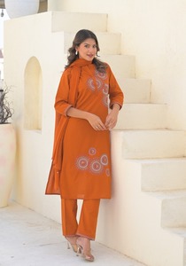 Hermoso conjunto Kurti de algodón Premium con trabajo manual perfecto para todo tipo de eventos - Product Image 5