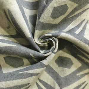 ผ้าฝ้ายพิมพ์ลายด้วยมือ ลายเรขาคณิตชนเผ่า ลายเพชร สีเทาและสีธรรมชาติ - Product Image 1