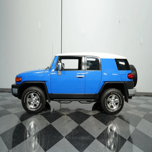 Toyota FJ Cruiser Clásico 2008, Todoterreno Robusto, Automático, Tracción en las Cuatro Ruedas, Dos Puertas, Bajo Kilometraje, Exterior Azul - Product Image 1