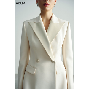 Costumes pour femmes à col simple écologique Blazers avec pantalon Blazers à manches longues AUDREY ENCOTCHED BLAZER de WHITE ANT Vietnam - Product Image 1