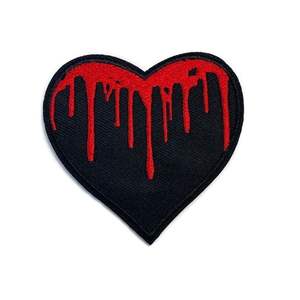 Parches de chenilla para planchar con respaldo adhesivo y borde merrow para una fácil aplicación en ropa deportiva y prendas informales - Product Image 1