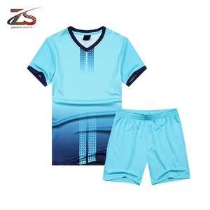 Uniformes de vêtements de football personnalisables Maillot de football respirant Vêtements de sport fabriqués au Pakistan - Product Image 4