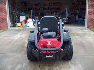 เครื่องตัดหญ้าแบบ Zero Turn ยี่ห้อ Gravely Industrial รุ่นใหม่/มือสอง เครื่องยนต์เบนซิน 2 จังหวะ 125 ซีซี พร้อมถังเก็บหญ้า 150 ลิตร กำลังไฟ 1200 วัตต์ สำหรับทำหญ้าเป็นปุ๋ยหมัก เหมาะสำหรับดูแลสวน - Product Image 6