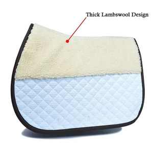 Tapis de selle de cheval équestre léger en tissu satiné avec doublure en mousse Style saut coque en cuir OEM personnalisable - Product Image 5