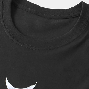 Camiseta Negra de Manga Corta para Hombre con Estampado de Fases Lunares, Cuello Redondo, Corte Regular Informal, 100% Algodón Jersey - Product Image 3