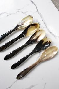Cuchara de Cuerno de Búfalo Natural, Hecha a Mano y Pulida, Perfecta para Servir Especias, Condimentos o como Decoración de Mesa, Alta Calidad - Product Image 4
