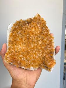 Venta al por mayor de racimos de citrino natural tallado cuarzo cristales curativos espécimen Piedra en bruto decoración del hogar Feng Shui regalo - Product Image 6