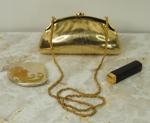 Pochette élégante en métal mosaïque dorée avec incrustation de feuilles de nacre Sac à main de créateur artisanal pour mariages et soirées - Product Image 6