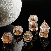 Vente chaude style cristal Dnd RPG jeu de société avec dés en résine à noyau liquide pointu