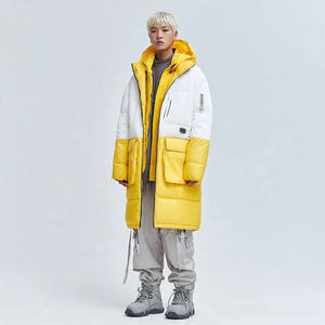 Chaqueta Larga Acolchada con Capucha de Invierno para Hombre, Estilo Urbano, con Logotipo Personalizado en la Parte Delantera - Product Image 2