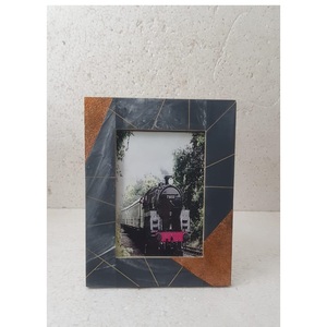 กรอบรูปฝังเรซินออกแบบเป็นเอกลักษณ์สำหรับตกแต่งบ้านและกรอบรูปทรงสี่เหลี่ยมทำจากเรซินสีขาว/ทอง - Product Image 4