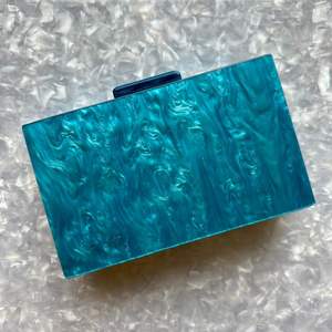 Vente en gros de pochette de luxe en résine pour femmes, faite à la main, avec logo personnalisé, sac de soirée avec serrure, sac à main à bandoulière à la mode, sacs à main pour mariages - Product Image 1