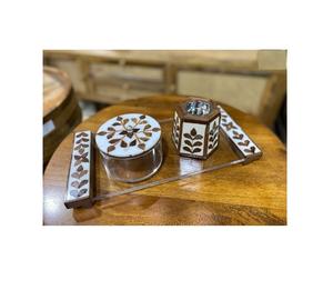 Ensemble de 3 plateaux de service en bois d'acacia avec incrustation de nacre brune certifiée EPCH, qualité artisanale en gros, avec pot en acrylique - Product Image 4