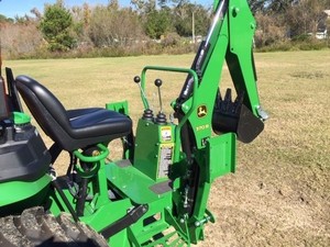 Tractor Compacto John Deere 3038E de 70HP con Tracción en las 4 Ruedas y Transmisión por Engranajes para Motor, Equipo Agrícola Multifuncional - Product Image 4